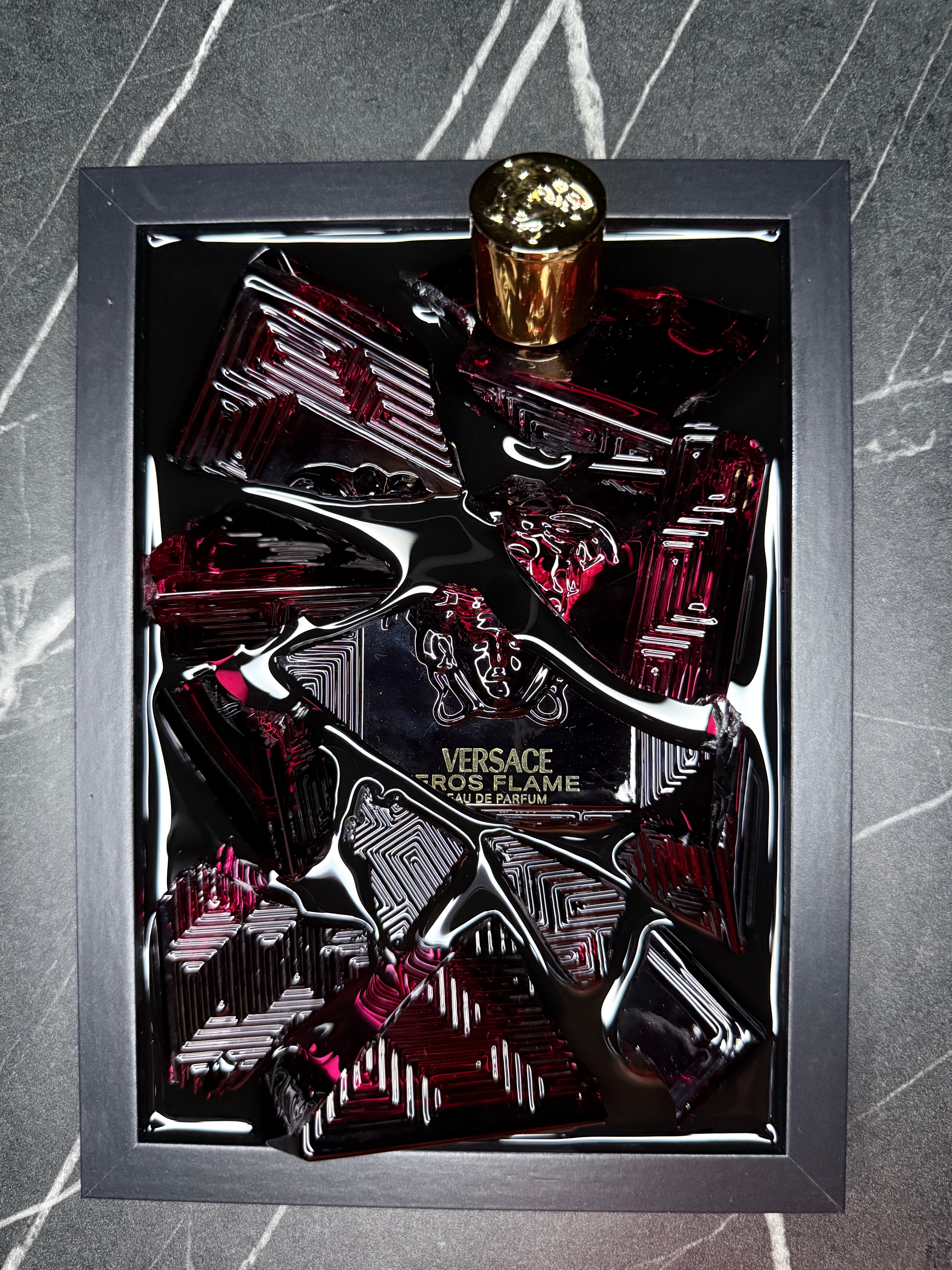 Versace Eros Flame Eau de Parfum - Obraz z rozbitego flakonu