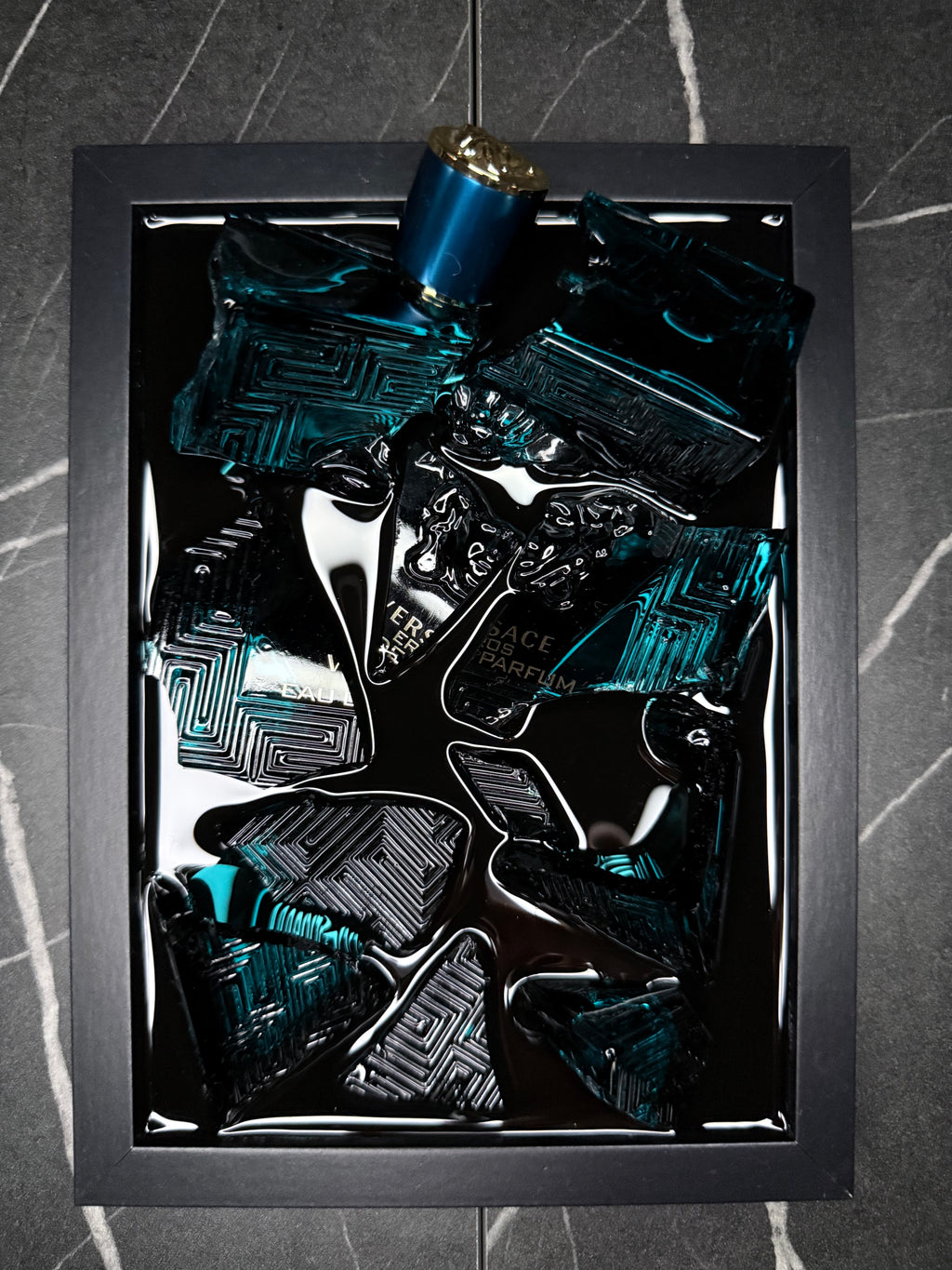 Versace Eros Eau de Parfum - Obraz z rozbitego flakonu